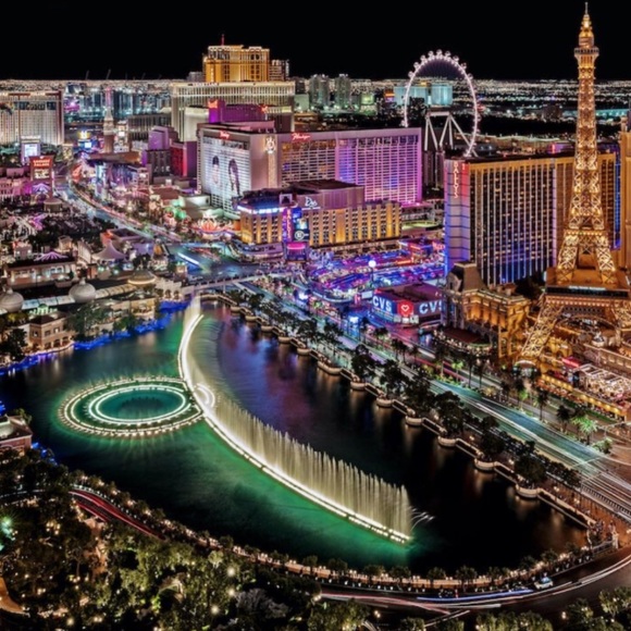 Meet your Posher, Maria🎈 Posh Ambassador🌹 - Picture 5 of 5